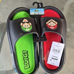 Nintendo Kids Slippers - Green and Red